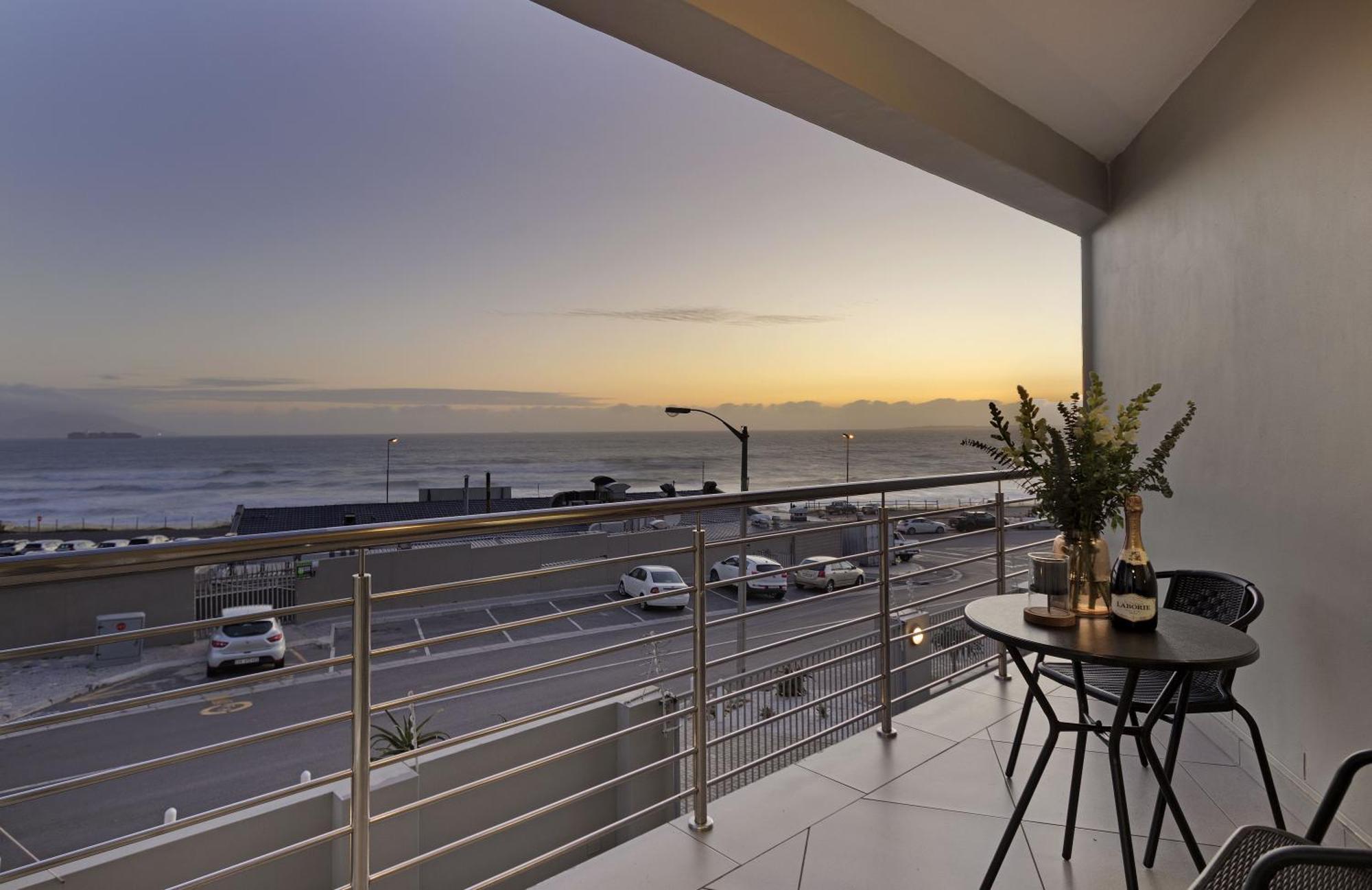 Apartment Sunset On Hill 3 By Hostagents *